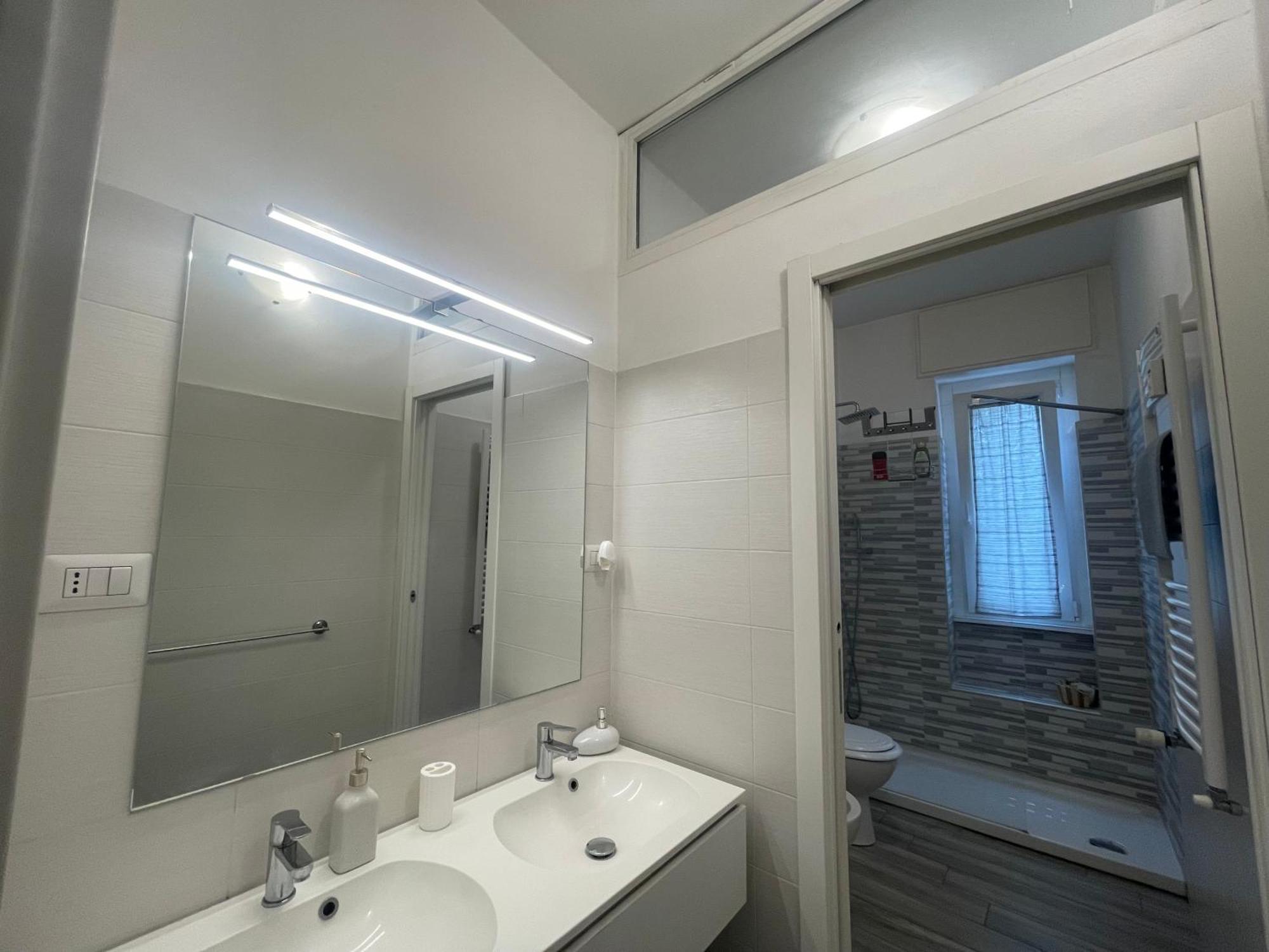 Gardone Apartment - Ampio Appartamento Con 2 Camere Da Letto - Comodo Per Duomo! ミラノ エクステリア 写真