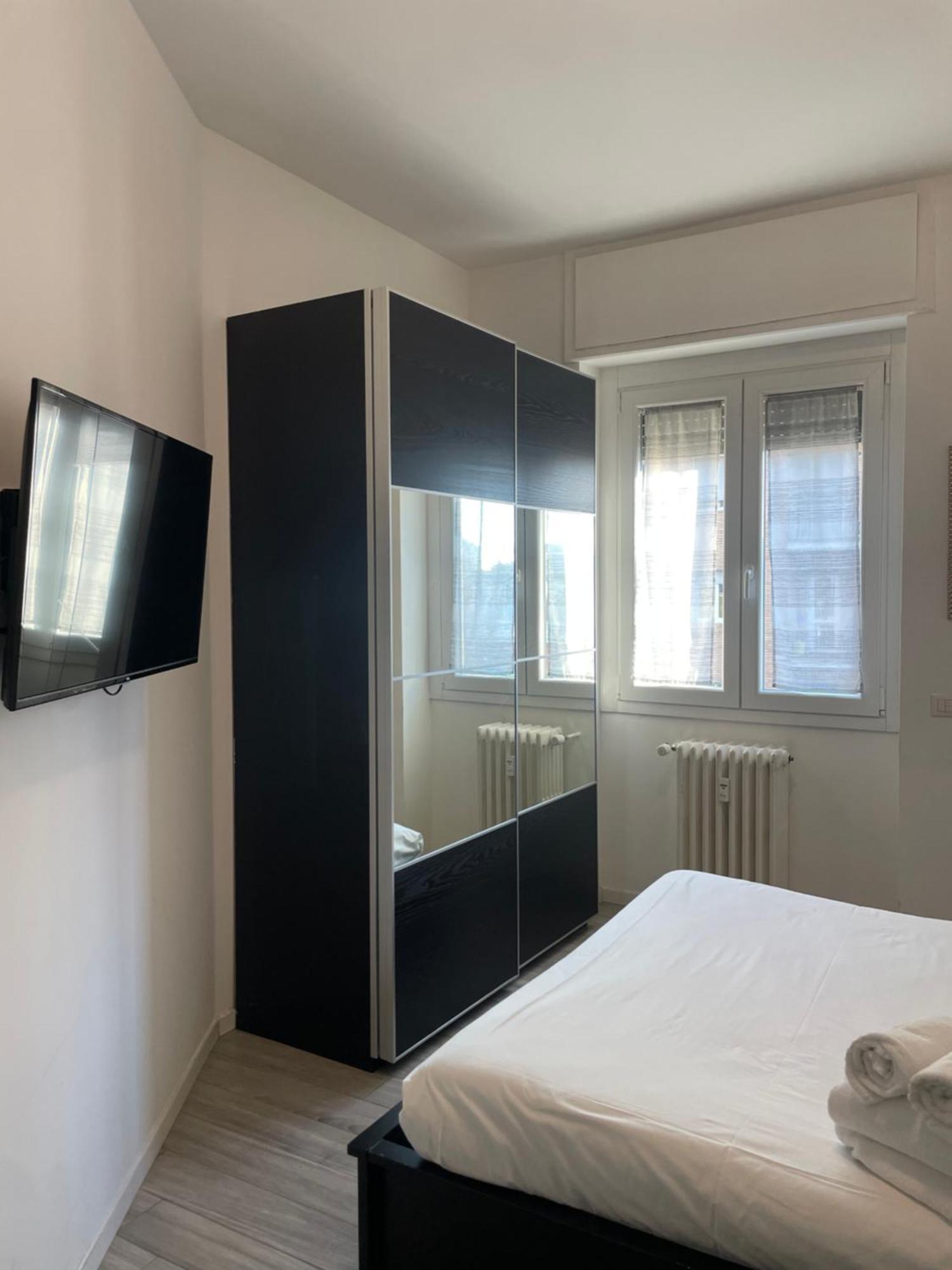 Gardone Apartment - Ampio Appartamento Con 2 Camere Da Letto - Comodo Per Duomo! ミラノ エクステリア 写真