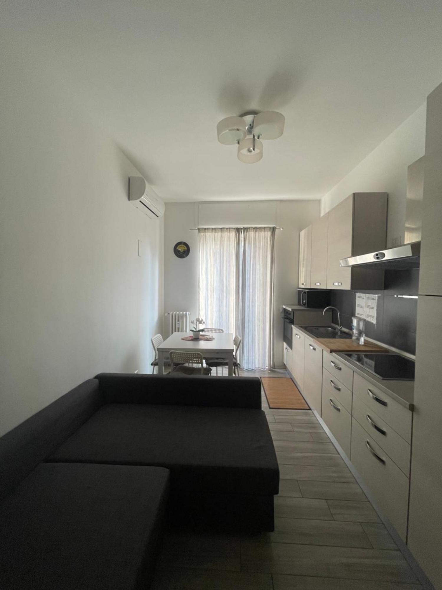 Gardone Apartment - Ampio Appartamento Con 2 Camere Da Letto - Comodo Per Duomo! ミラノ エクステリア 写真