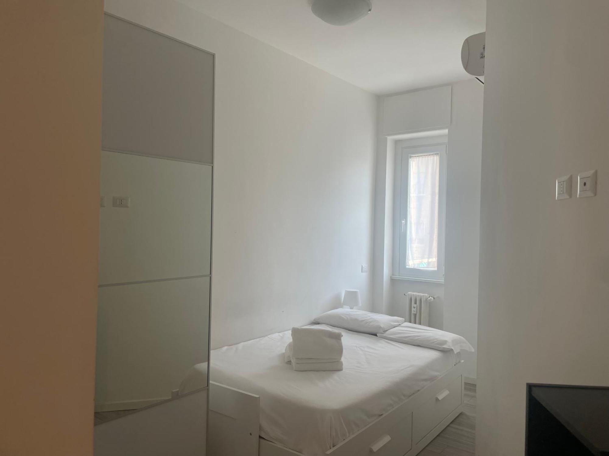 Gardone Apartment - Ampio Appartamento Con 2 Camere Da Letto - Comodo Per Duomo! ミラノ エクステリア 写真