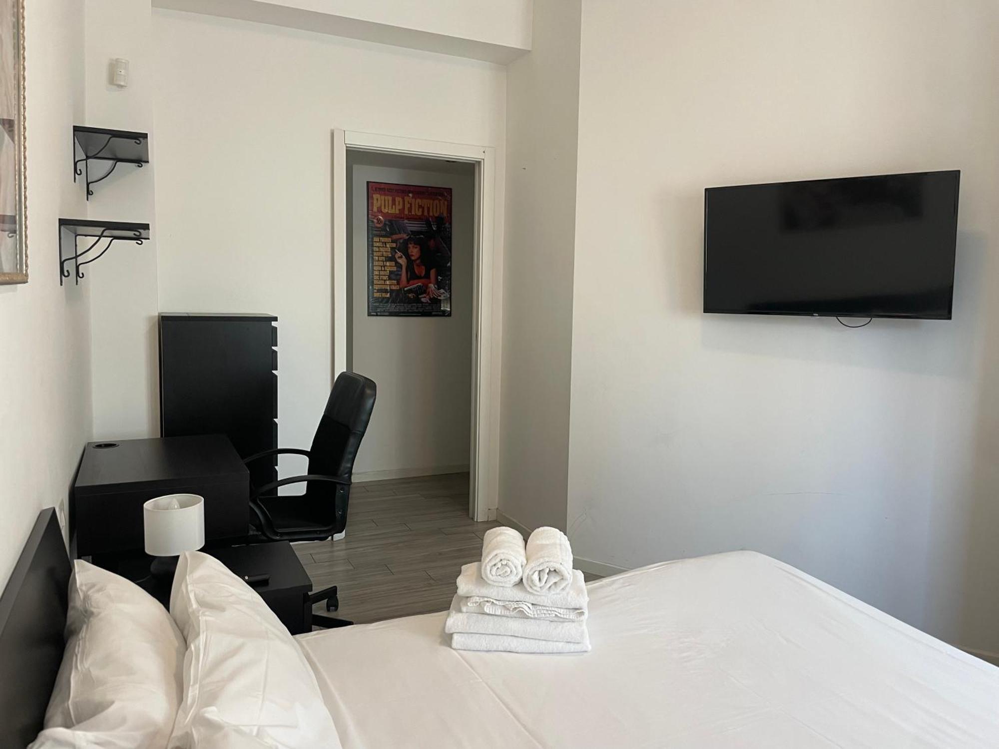 Gardone Apartment - Ampio Appartamento Con 2 Camere Da Letto - Comodo Per Duomo! ミラノ エクステリア 写真